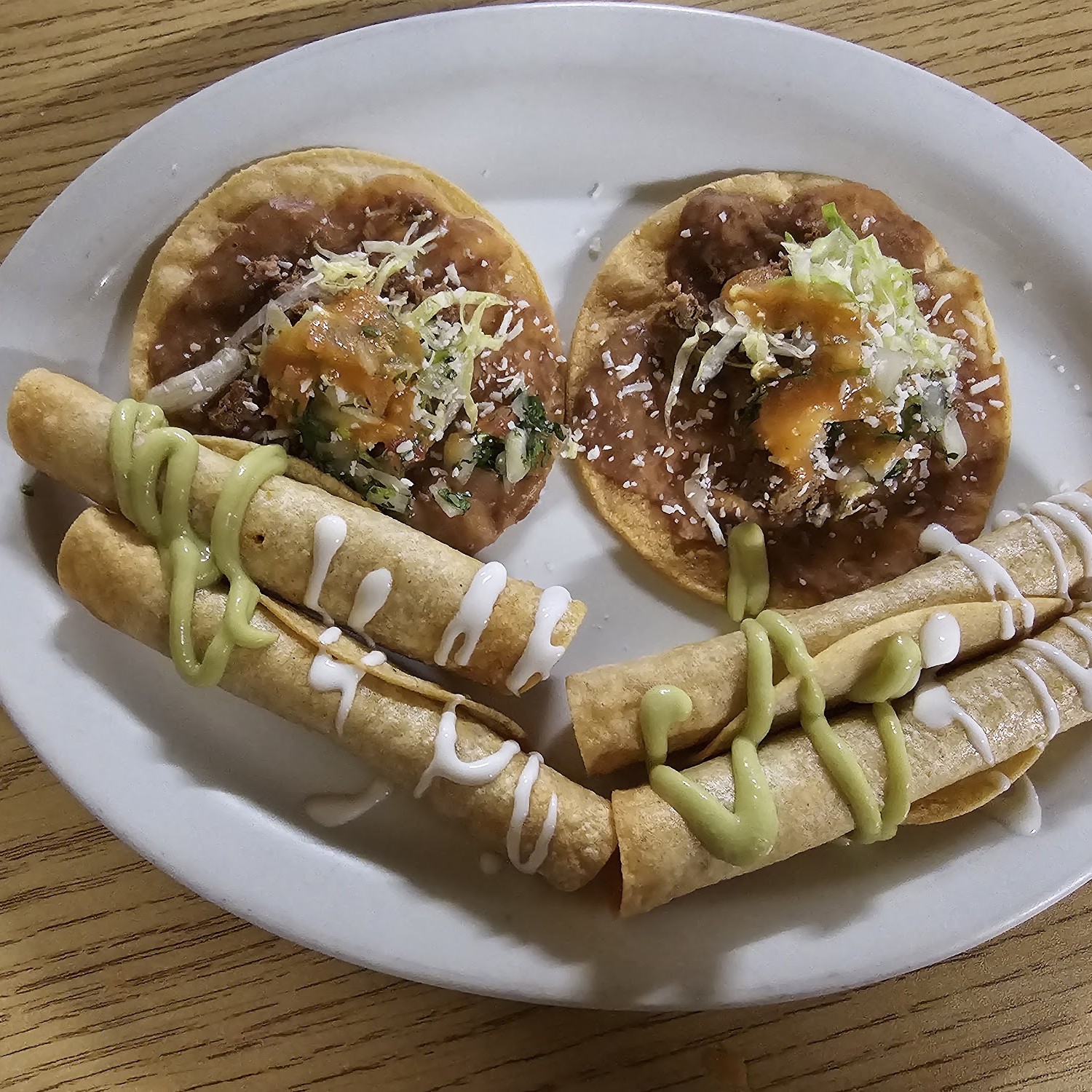 Tacos Dorados y Tostadas